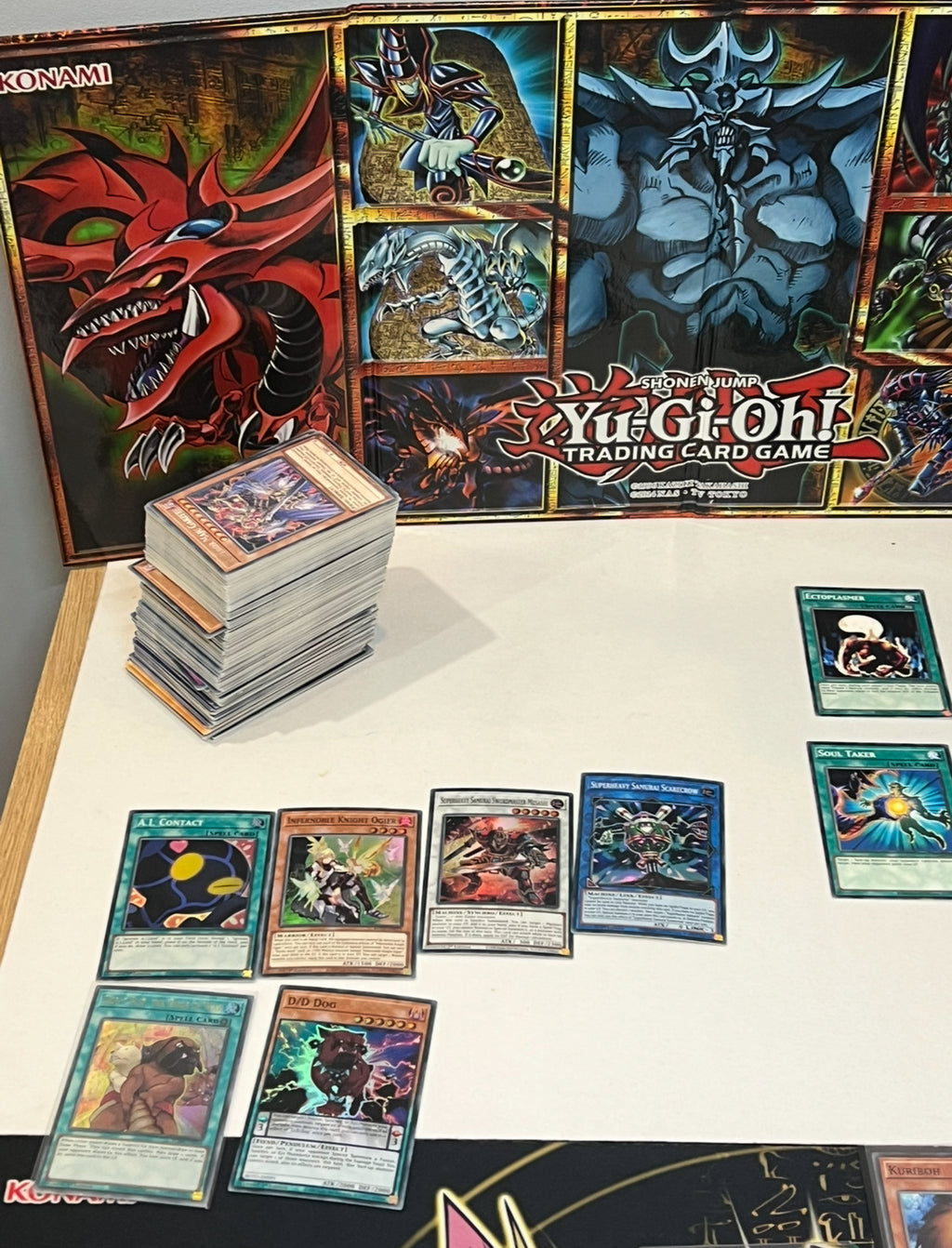 yu-gi-oh! Collection with dark magician support + yugi cards