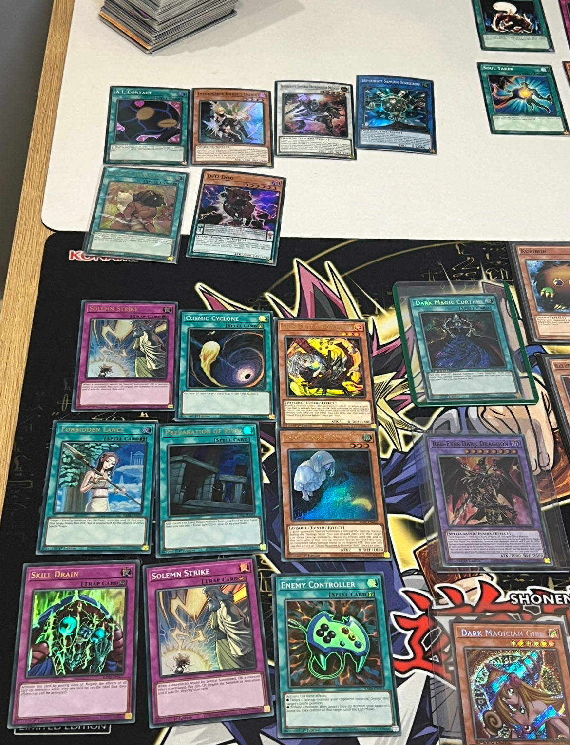 yu-gi-oh! Collection with dark magician support + yugi cards