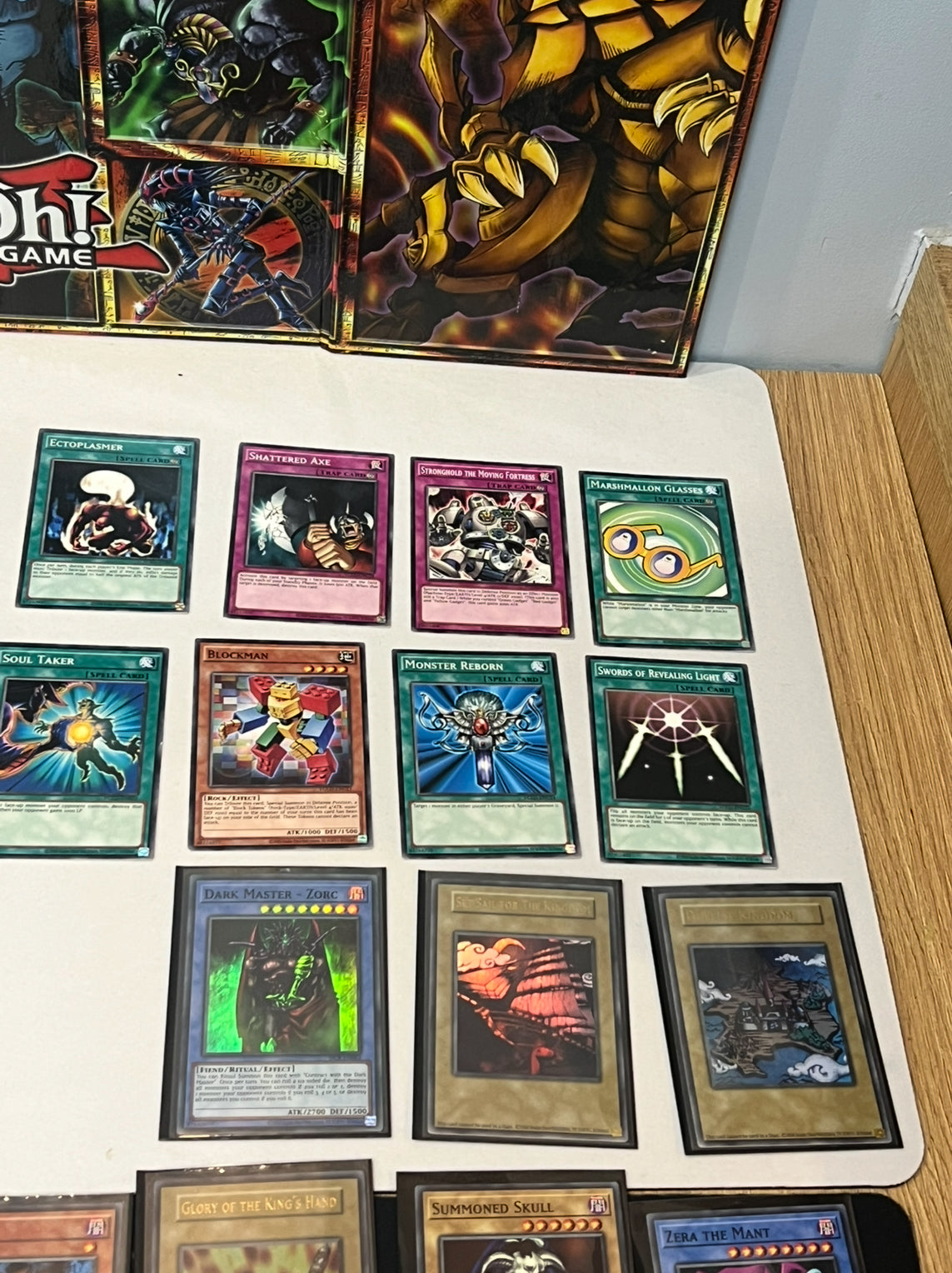 yu-gi-oh! Collection with dark magician support + yugi cards
