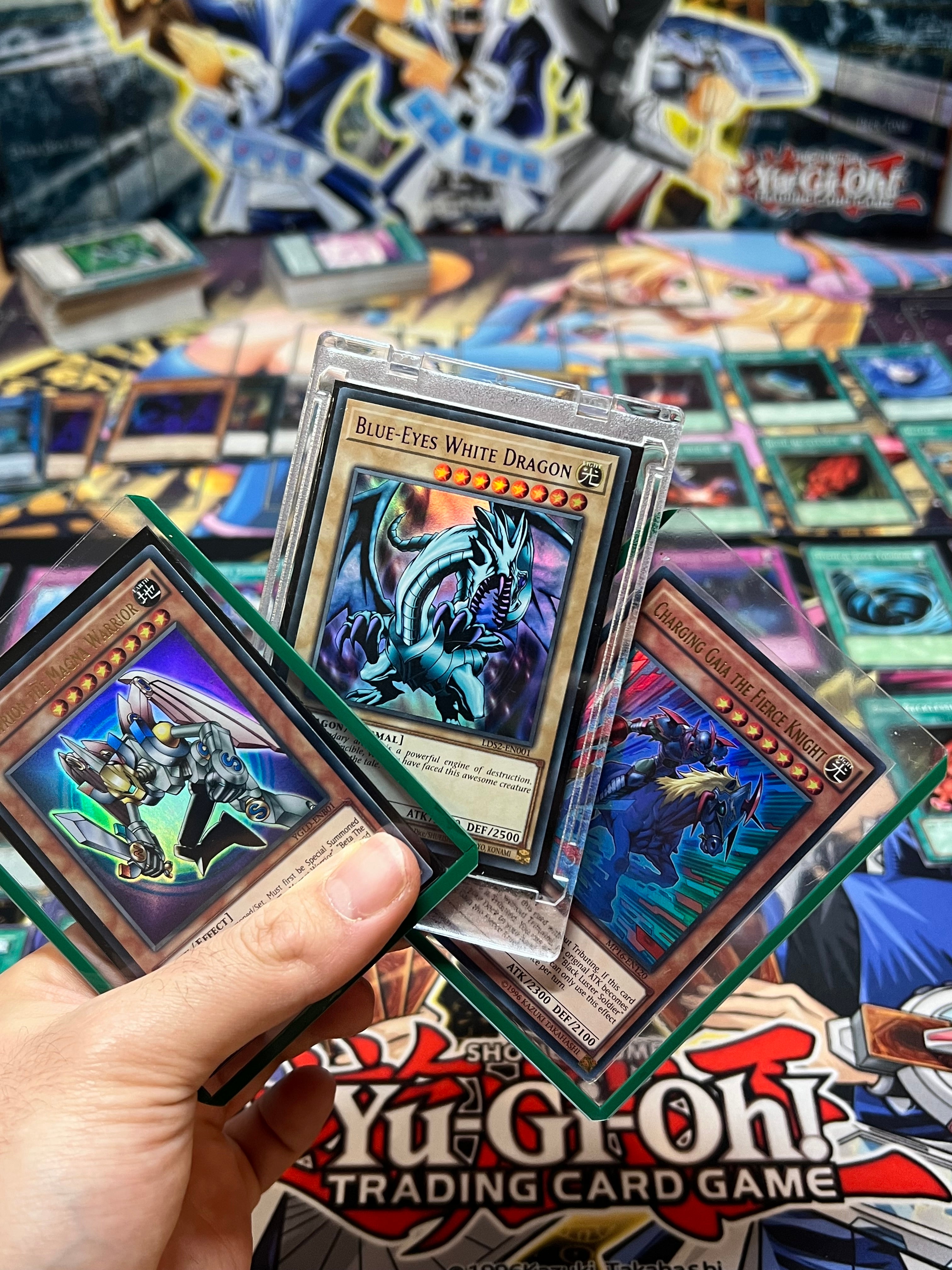 Yu-Gi-Oh! Collection Lot – 200 Cards [ blue eyes white dragon + OG cards ]