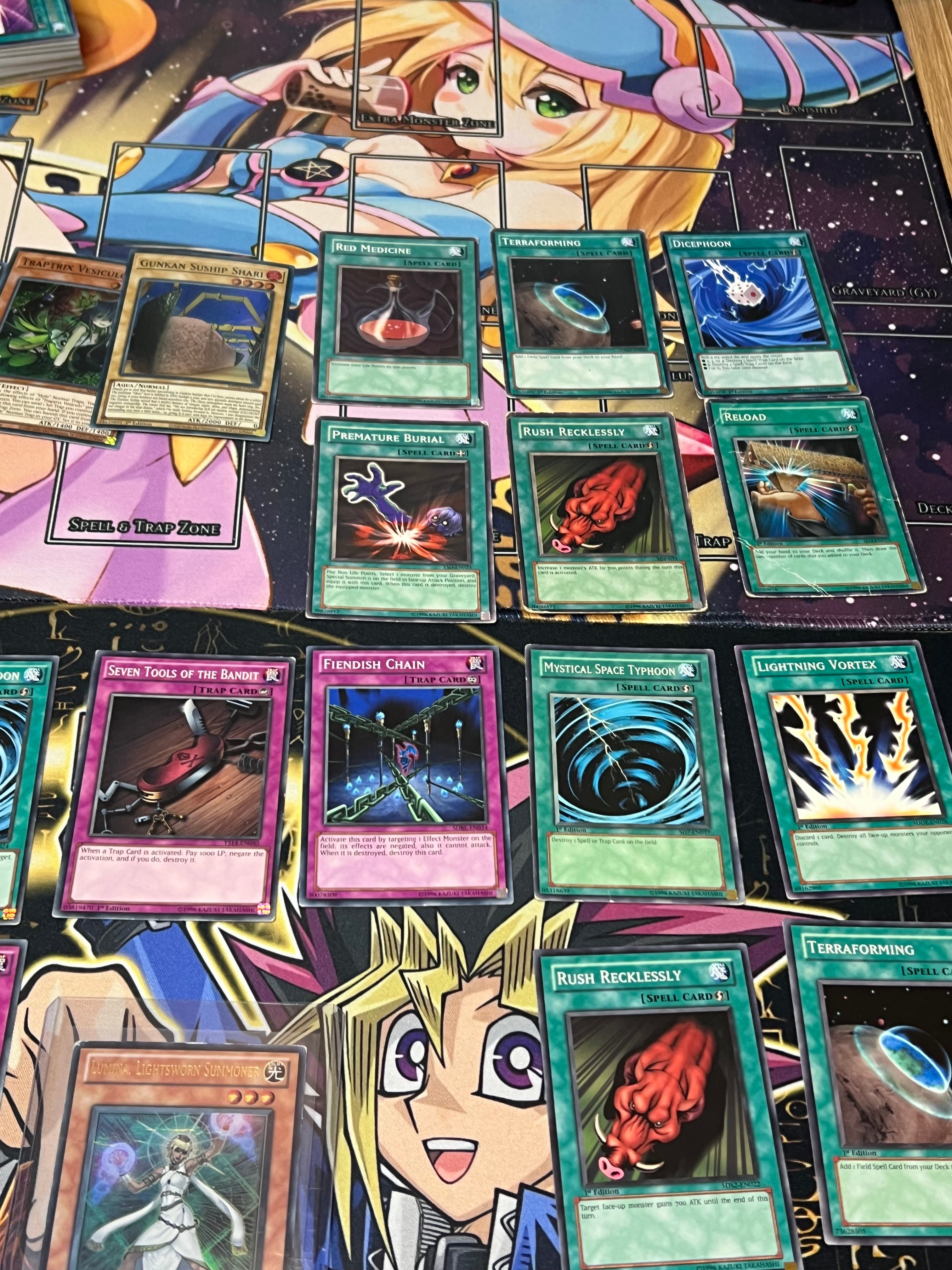 Yu-Gi-Oh! Collection Lot – 200 Cards [ blue eyes white dragon + OG cards ]