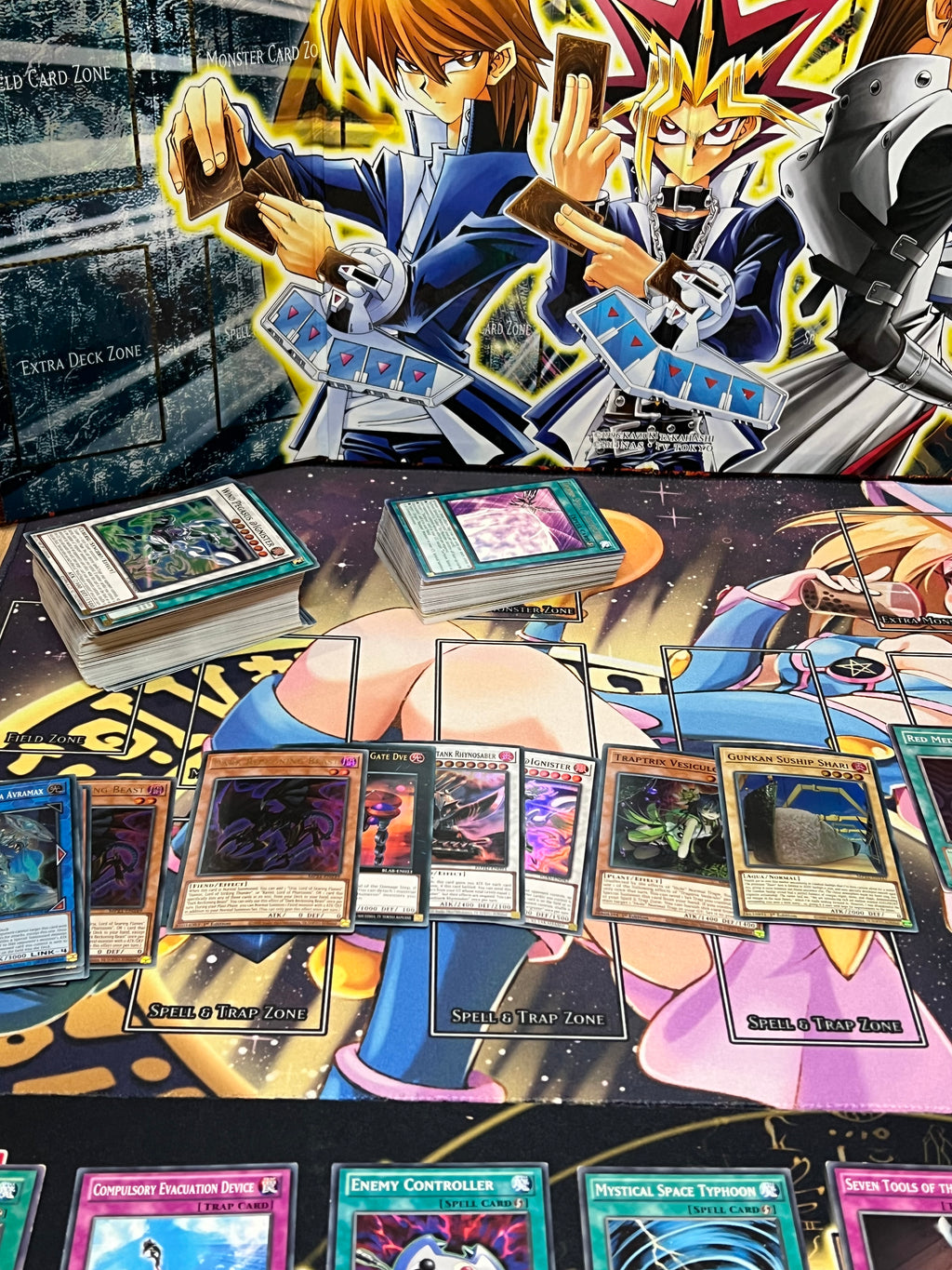 Yu-Gi-Oh! Collection Lot – 200 Cards [ blue eyes white dragon + OG cards ]