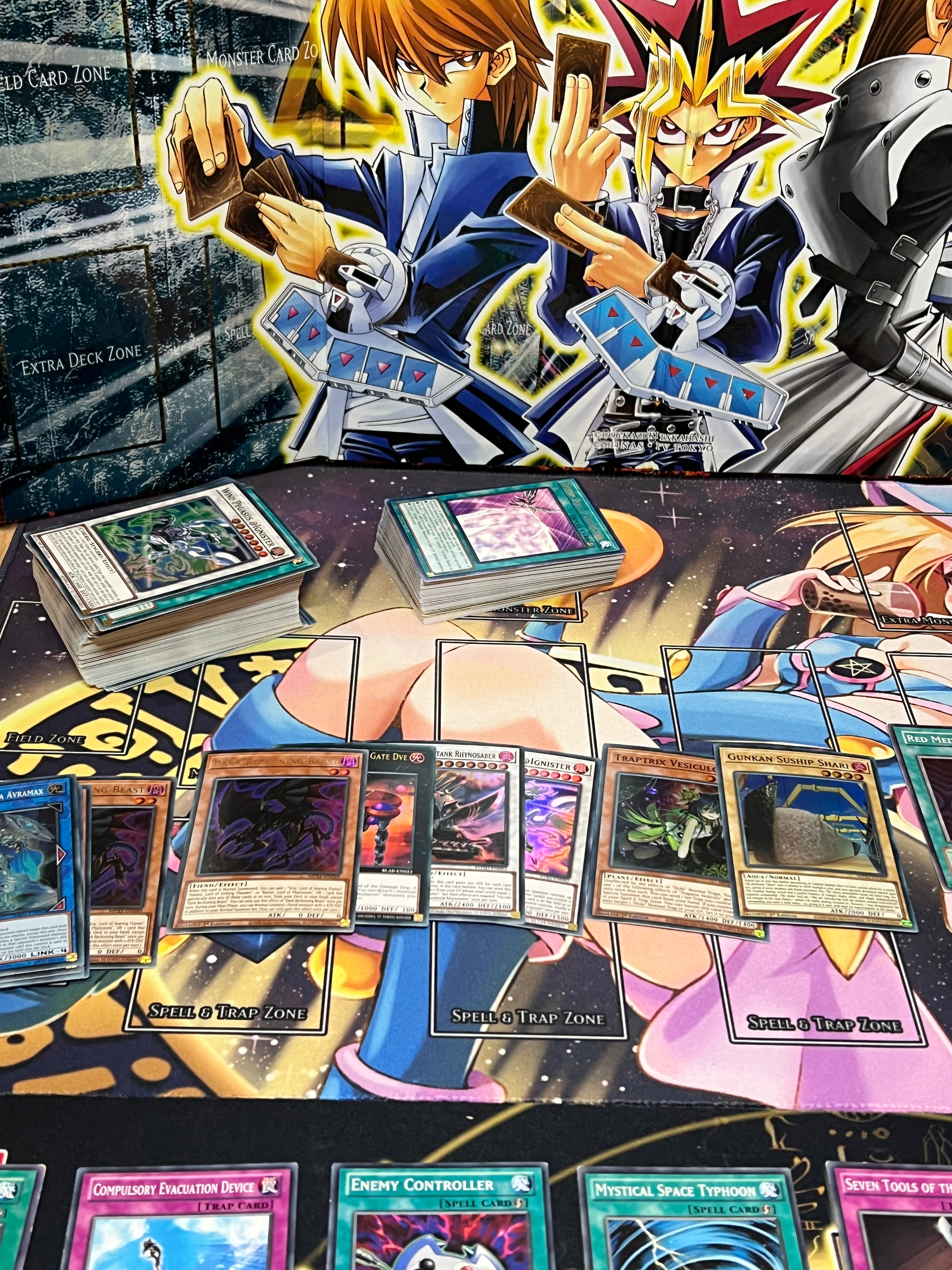 Yu-Gi-Oh! Collection Lot – 200 Cards [ blue eyes white dragon + OG cards ]